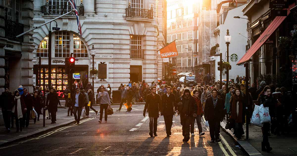 花金とはなにか プレミアムフライデーとの違いを解説 マナラボ
