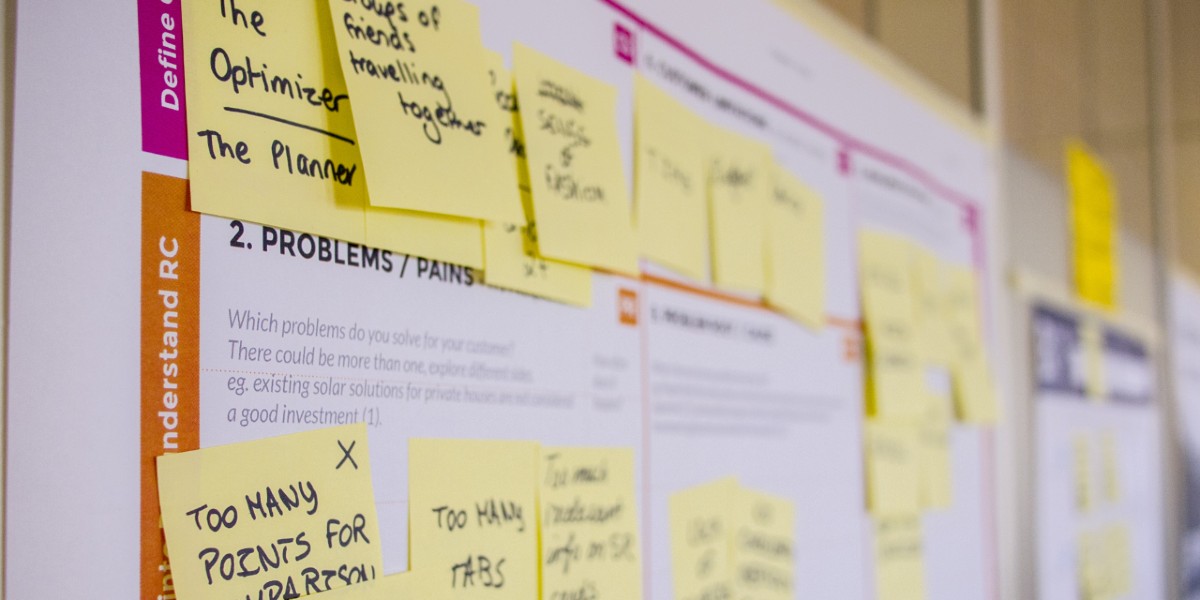 Kj法とは 問題解決のためのやり方 手順とメリット 注意点を解説 マナラボ