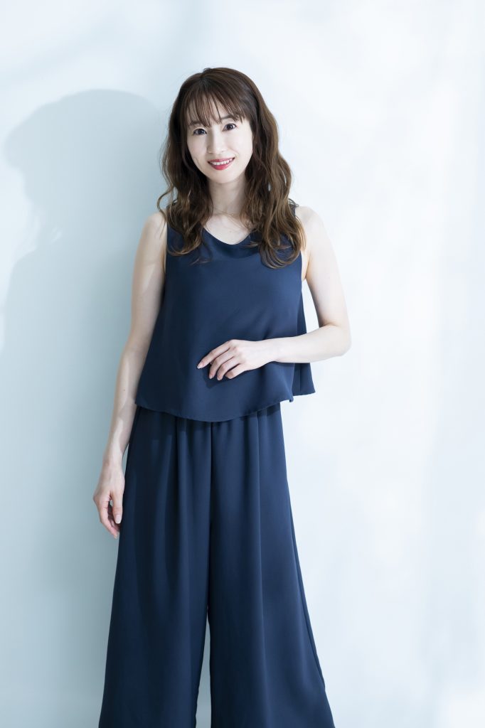 同窓会での服装のポイント 女性編 各世代におすすめのコーディネートを会場別に紹介 マナラボ